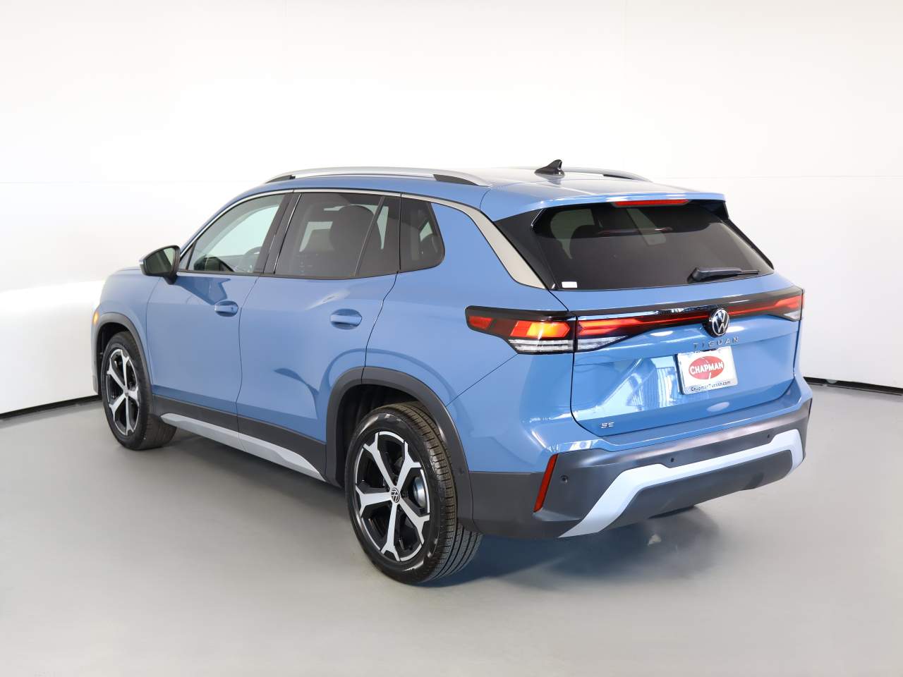 2026 Volkswagen Tiguan SE photo 3