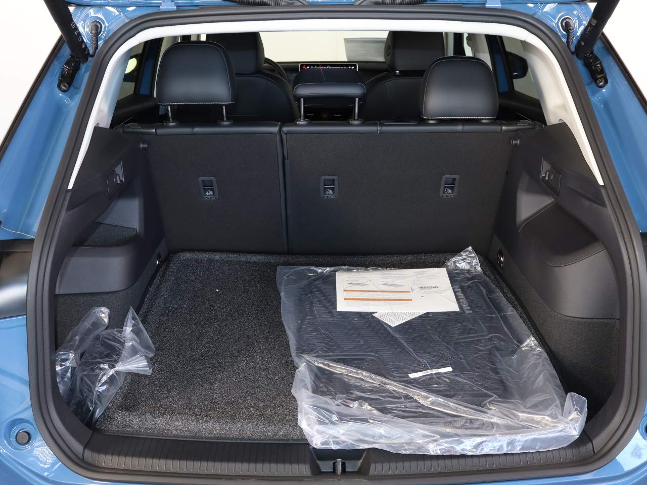 2026 Volkswagen Tiguan SE photo 2