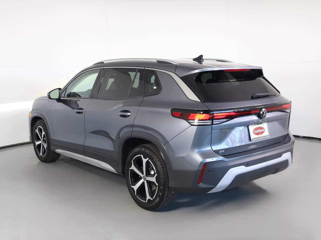 2025 Volkswagen Tiguan SE photo 3