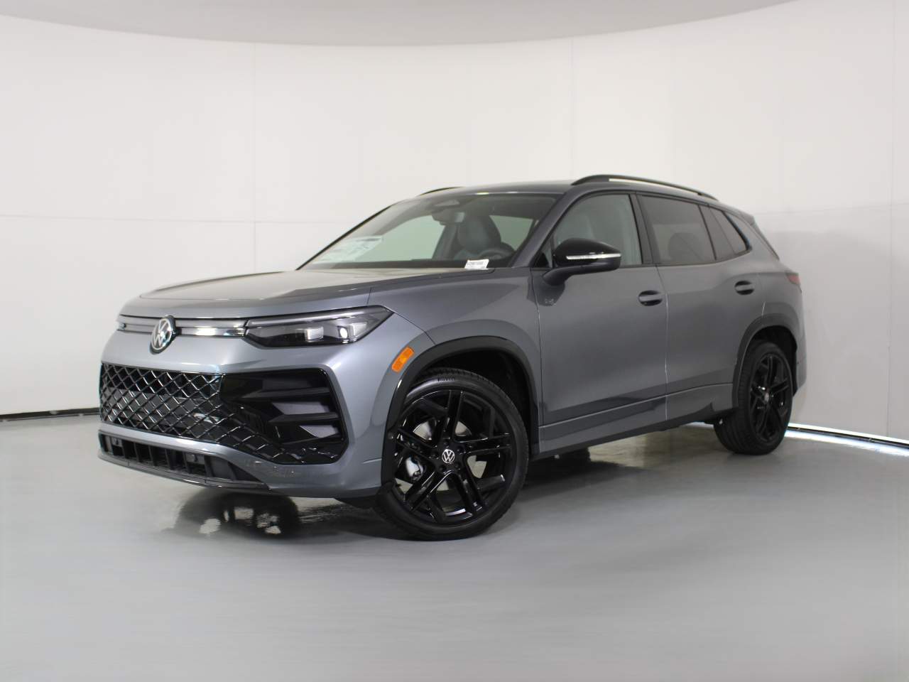 2025 Volkswagen Tiguan SE R-Line Black