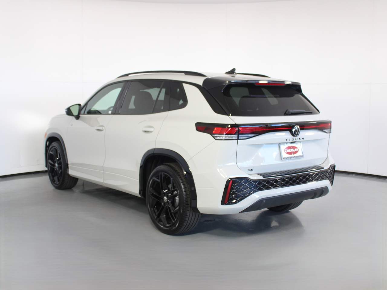 2025 Volkswagen Tiguan SE R-Line Black photo 2