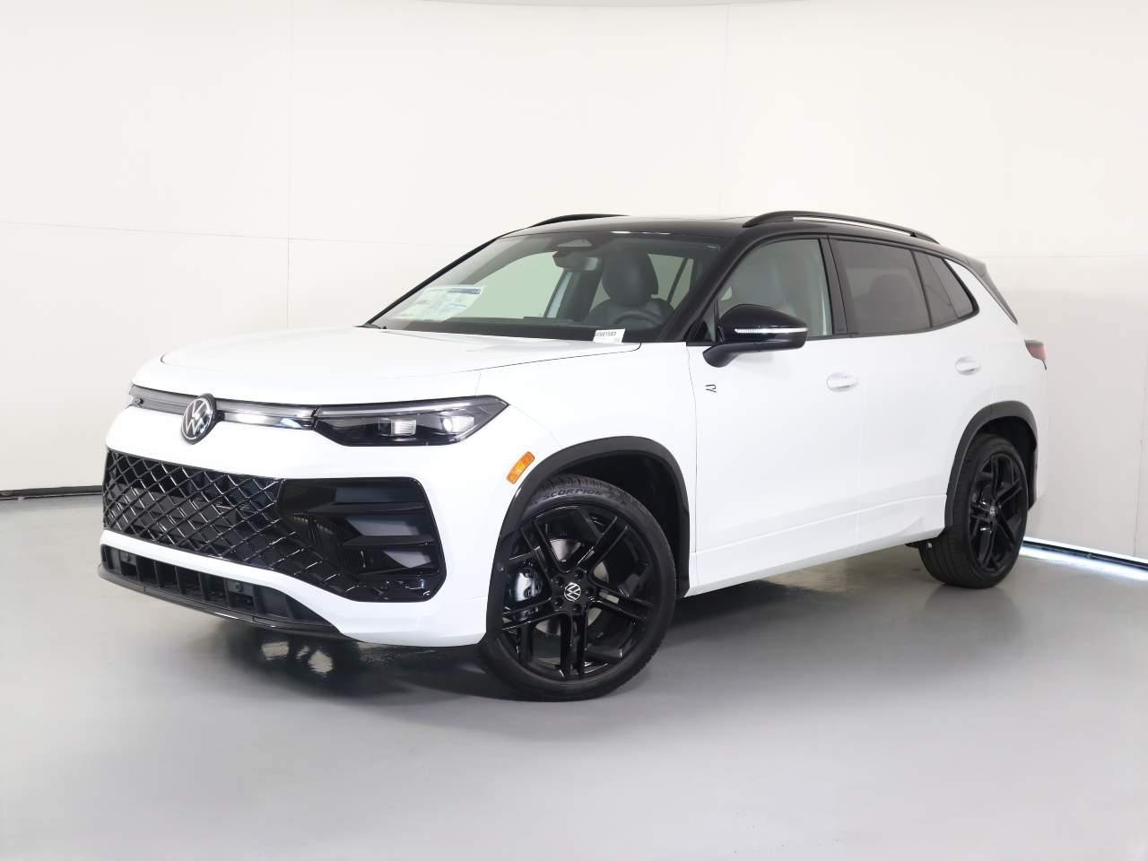 2025 Volkswagen Tiguan SE R-Line Black