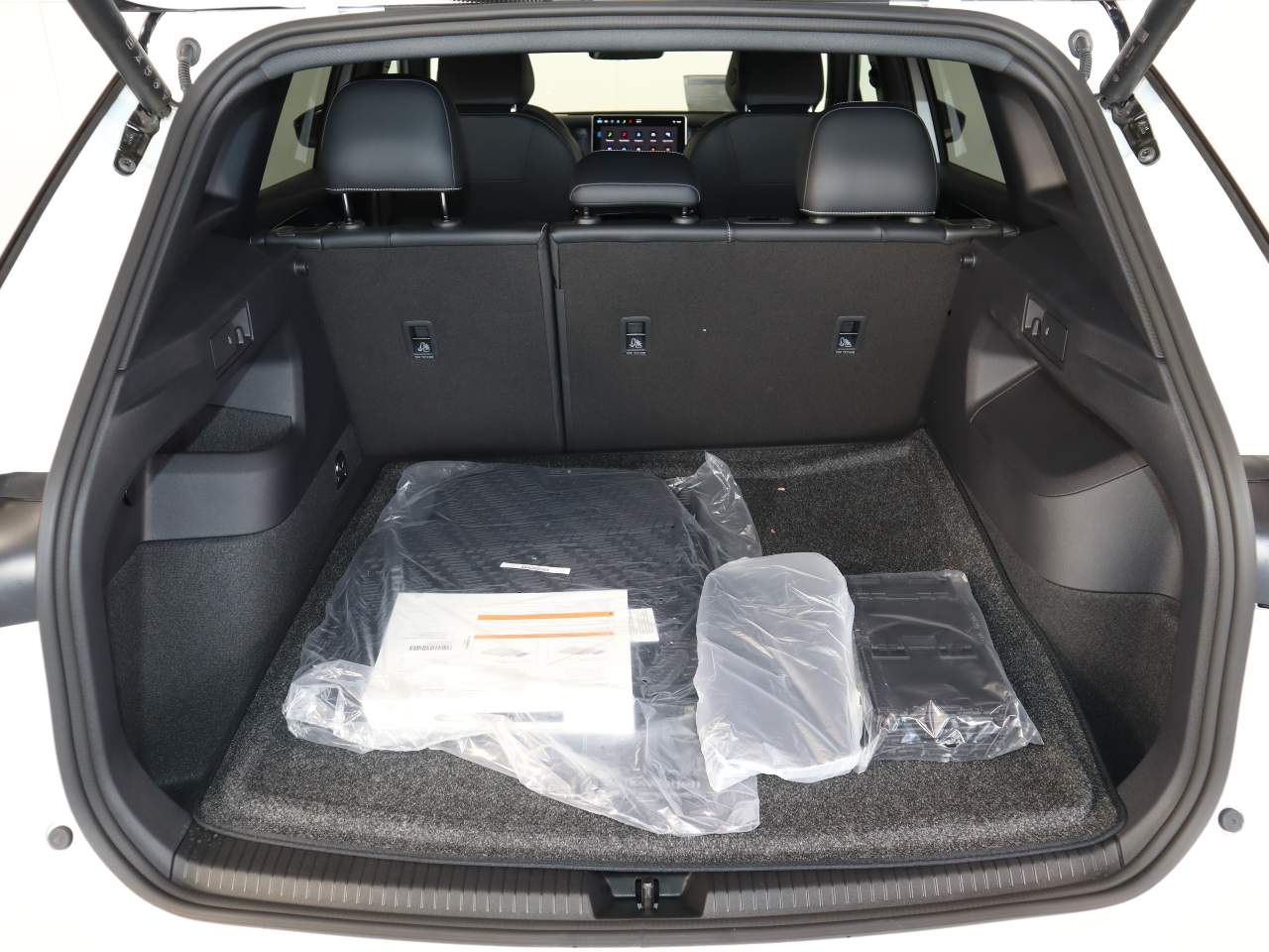 2025 Volkswagen Tiguan SE R-Line Black photo 2