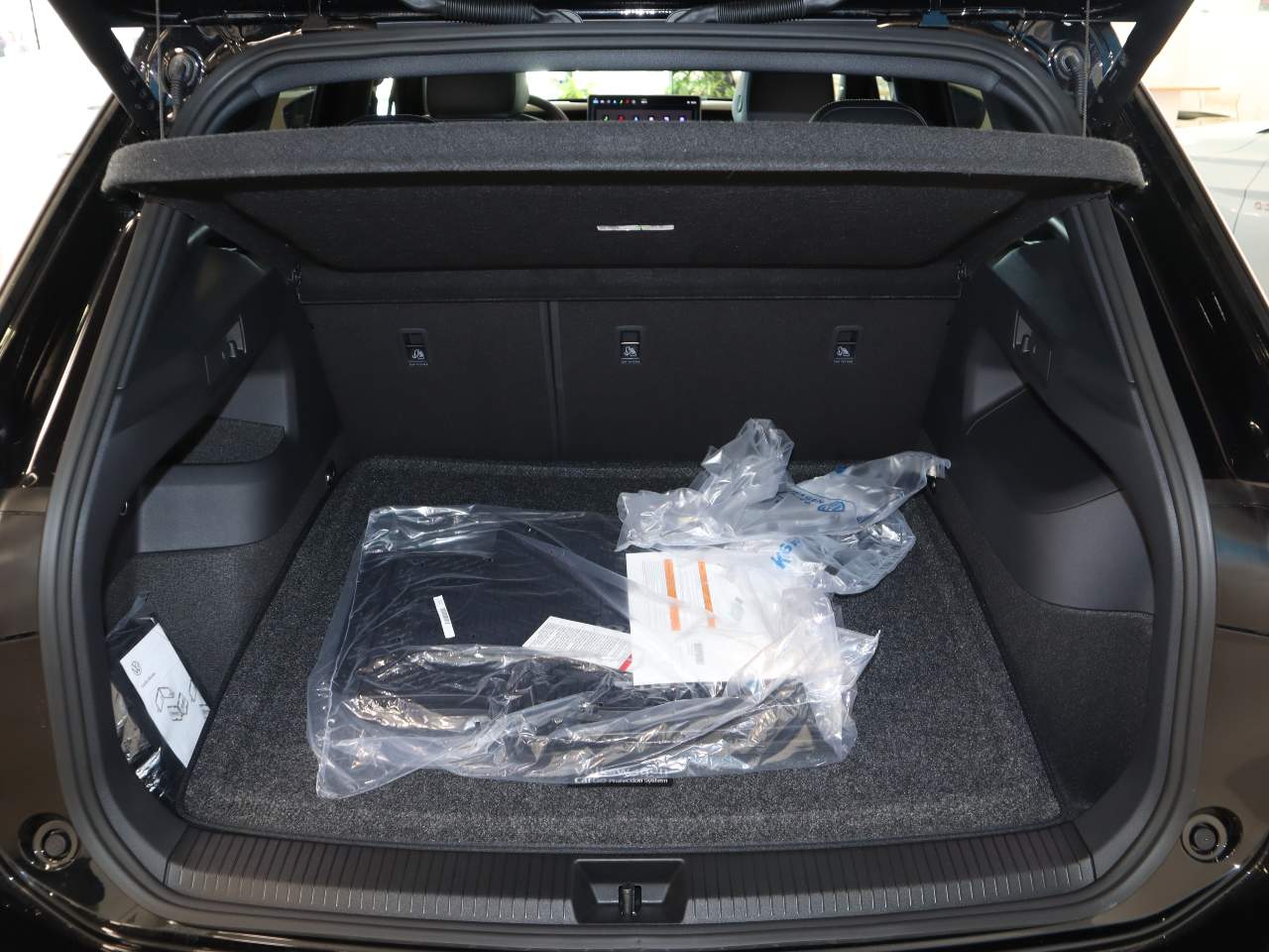 2025 Volkswagen Tiguan SEL R-Line 4Motion