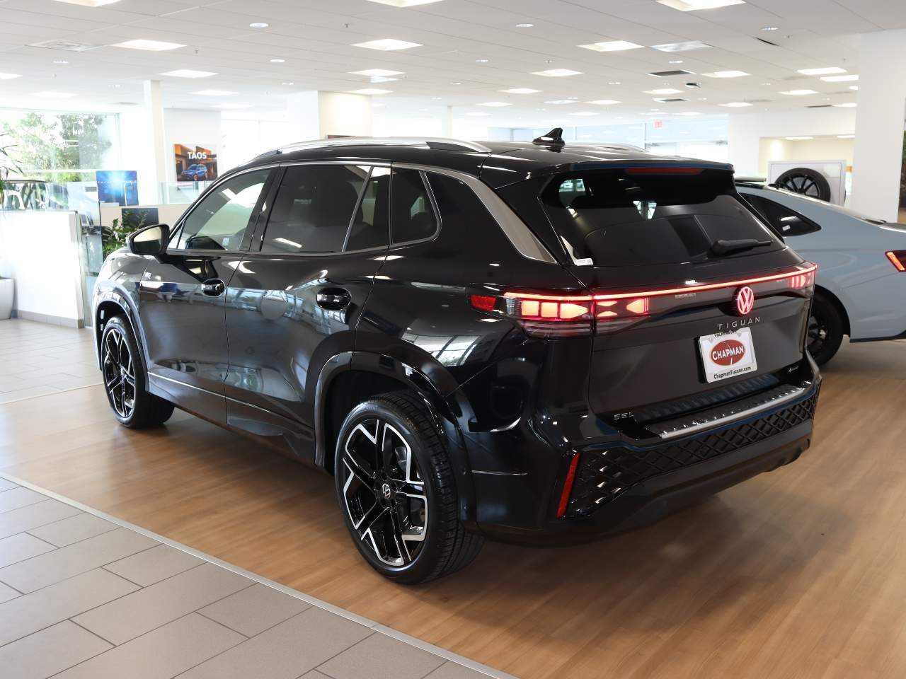 2025 Volkswagen Tiguan SEL R-Line 4Motion