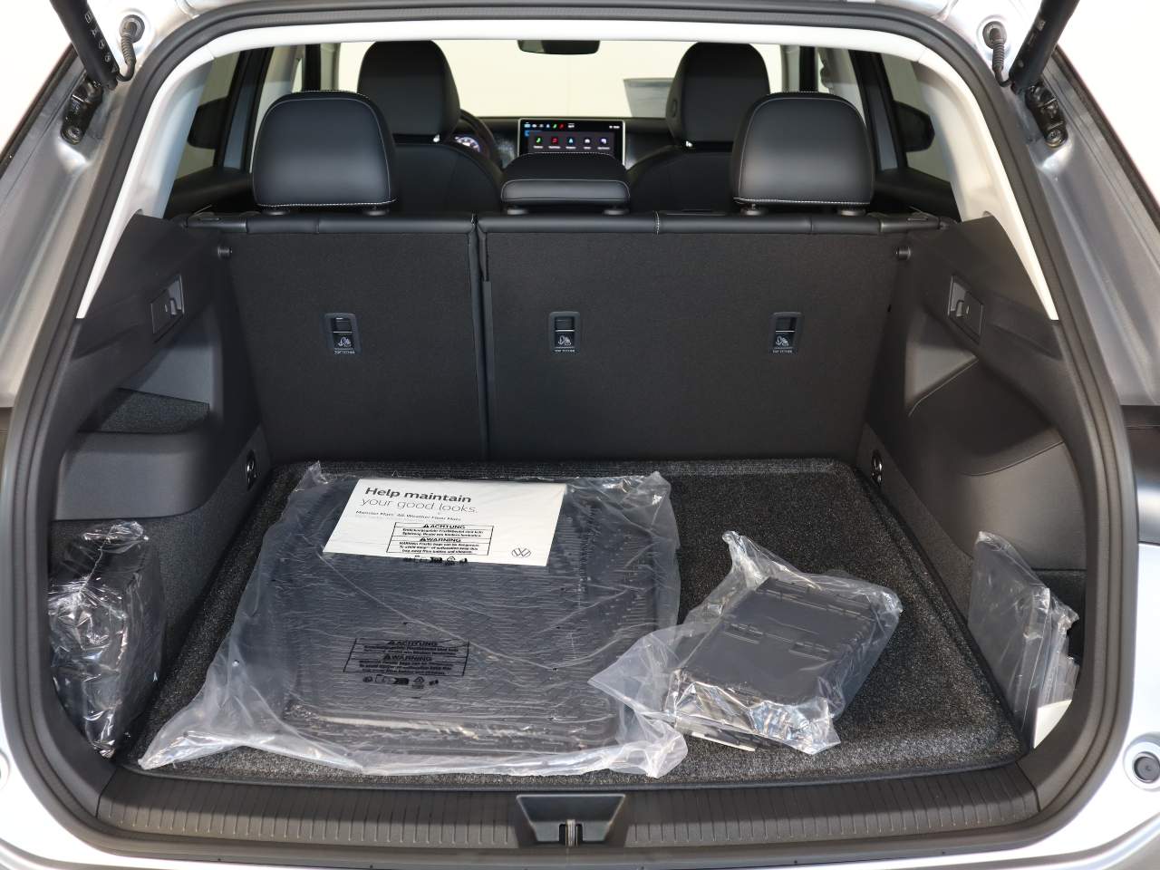 2025 Volkswagen Tiguan SE photo 2