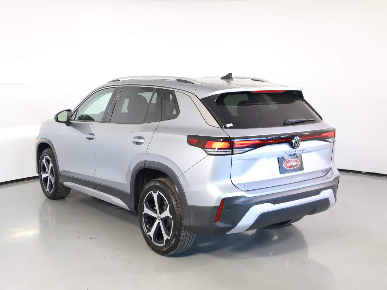 2025 Volkswagen Tiguan SE photo 3