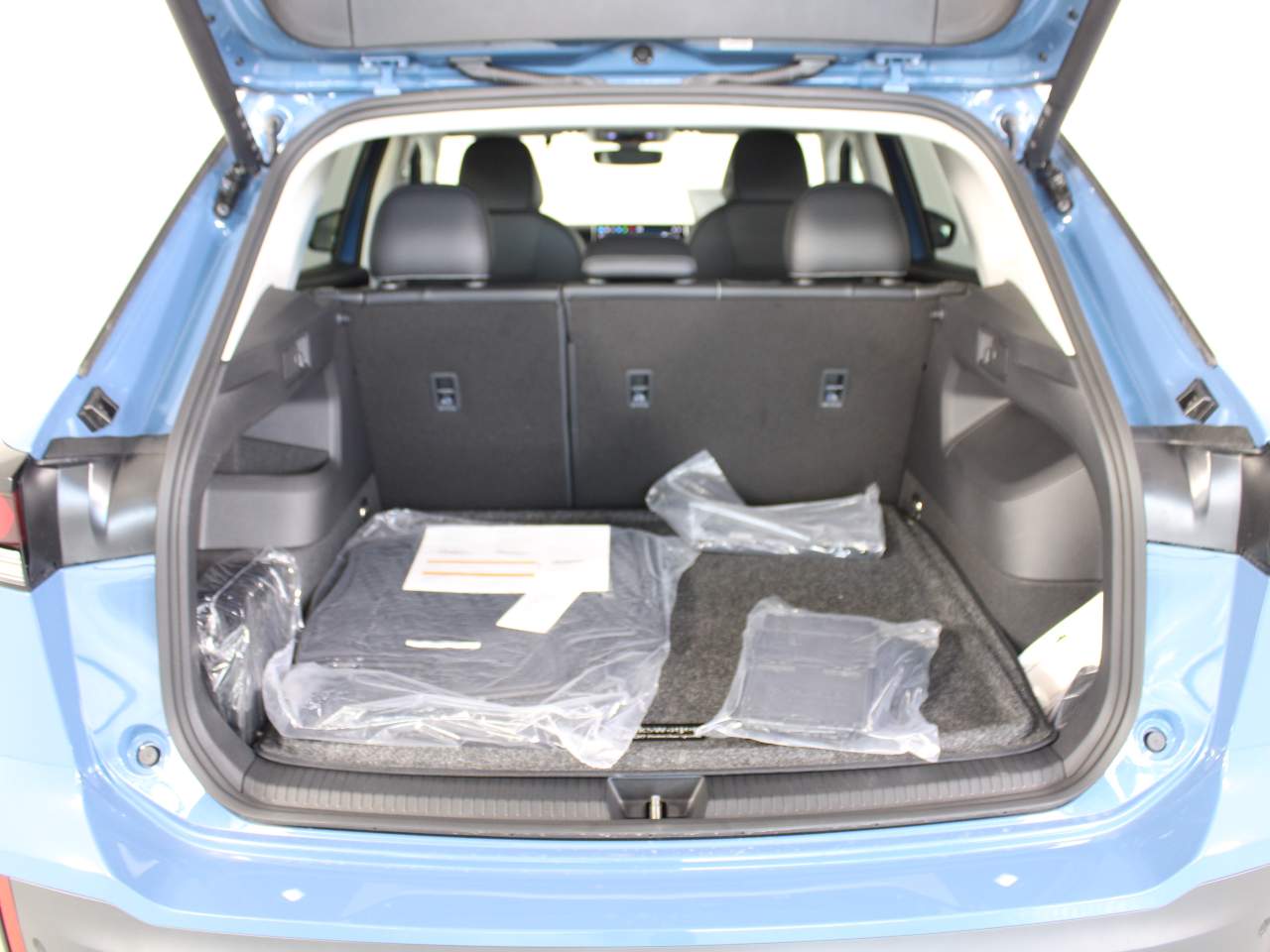 2025 Volkswagen Tiguan SE photo 2