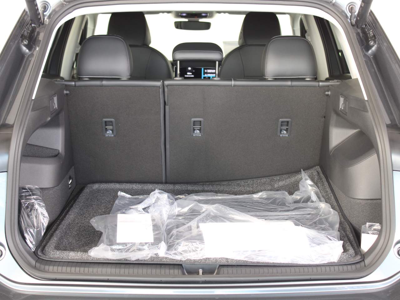 2025 Volkswagen Tiguan SE photo 2