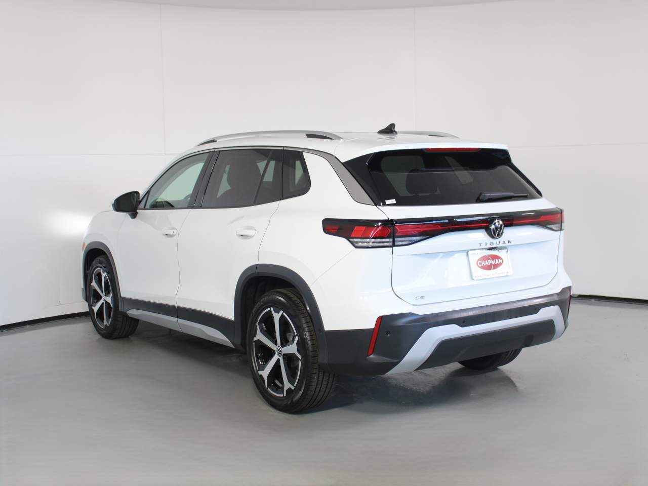 2025 Volkswagen Tiguan SE photo 3