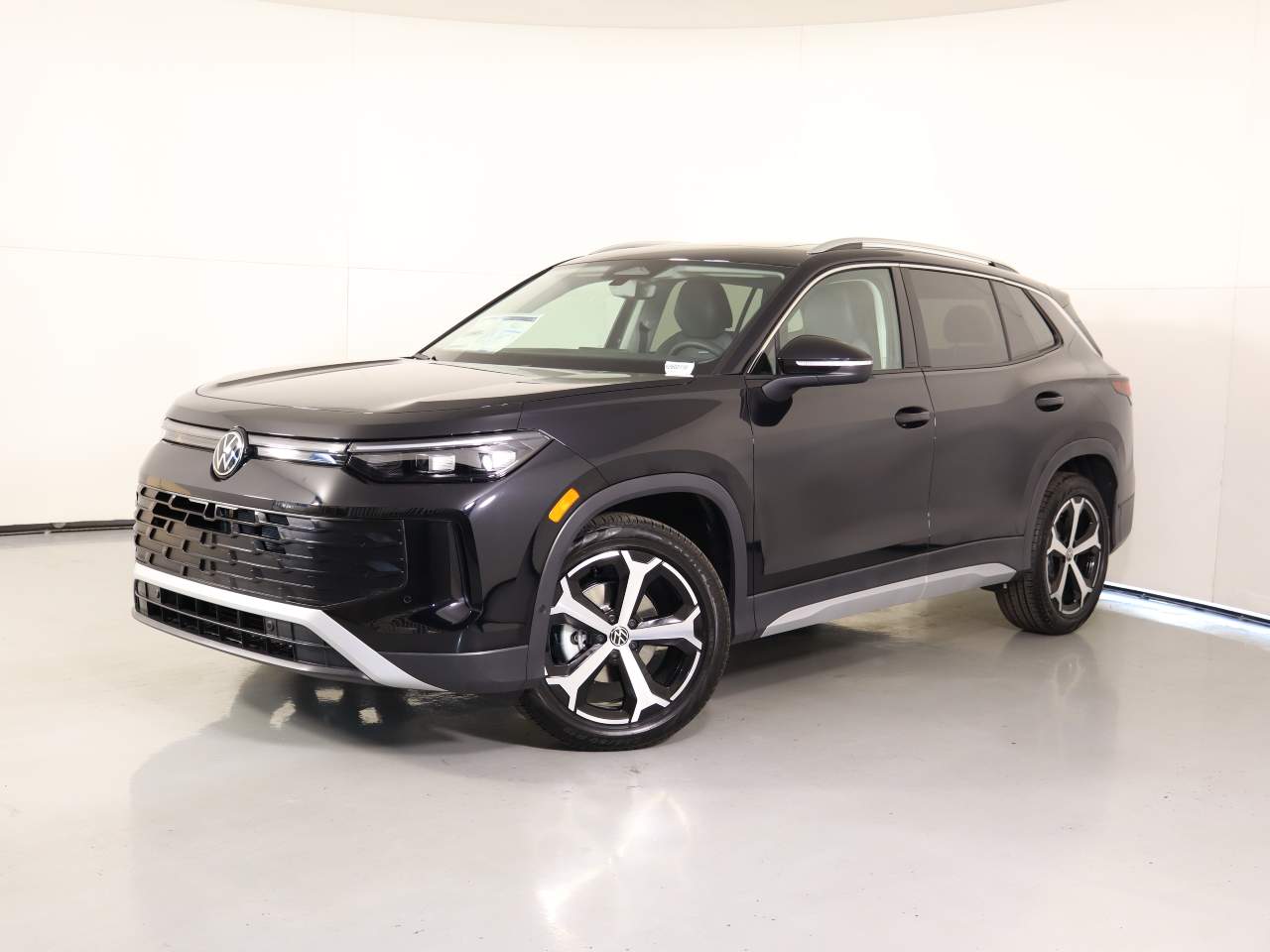 2026 Volkswagen Tiguan SE's photo