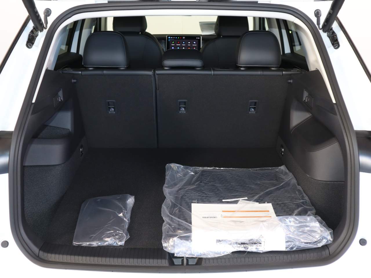 2025 Volkswagen Tiguan SE photo 2