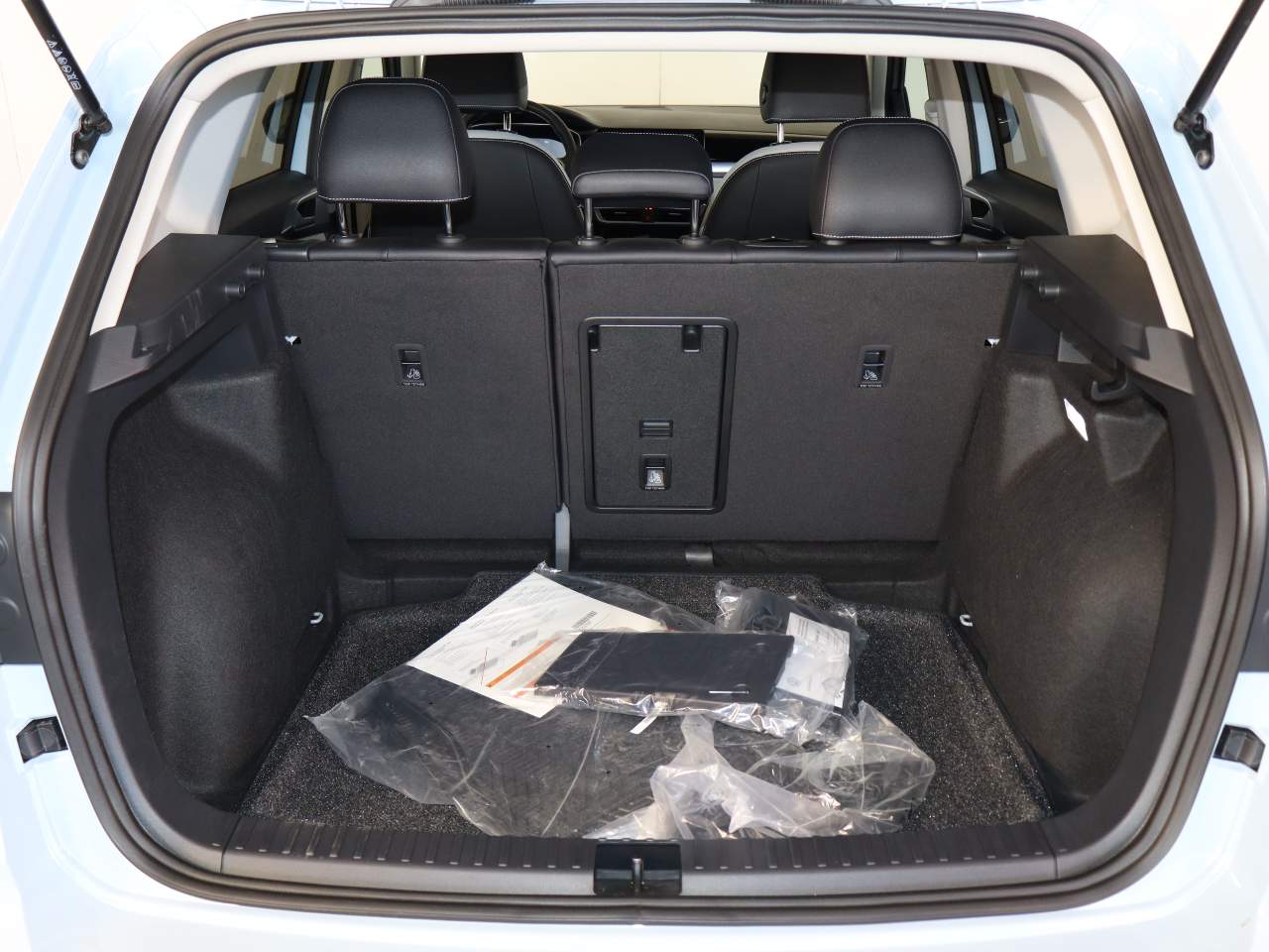2027 Volkswagen Taos SE
