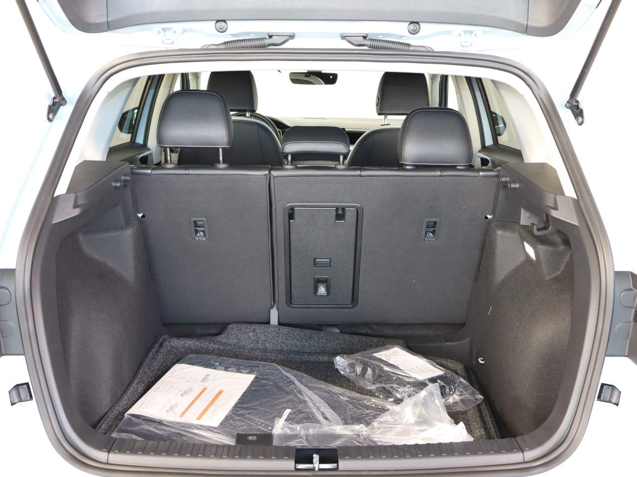 2027 Volkswagen Taos SE