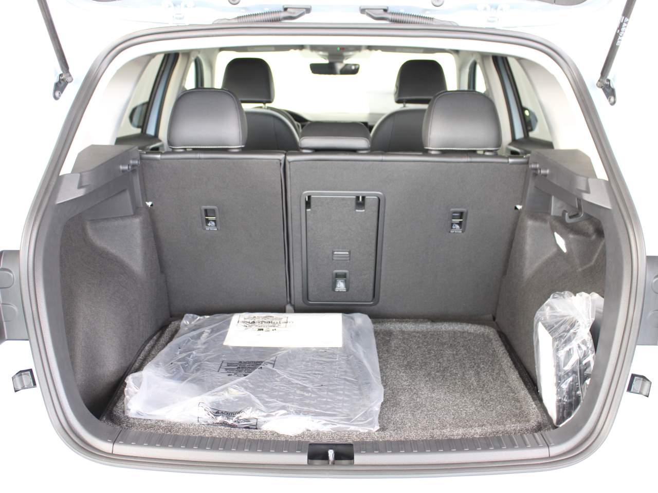 2025 Volkswagen Taos SE 4Motion