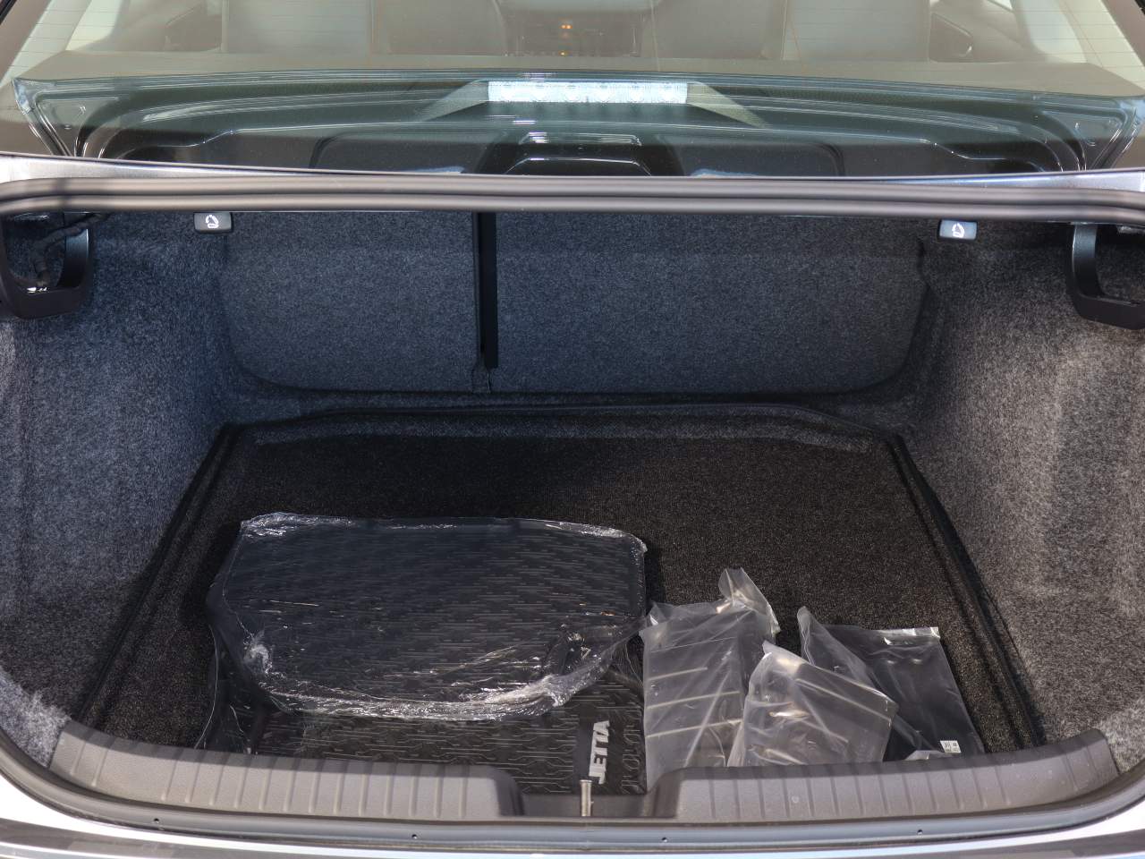 2026 Volkswagen Jetta SE photo 2