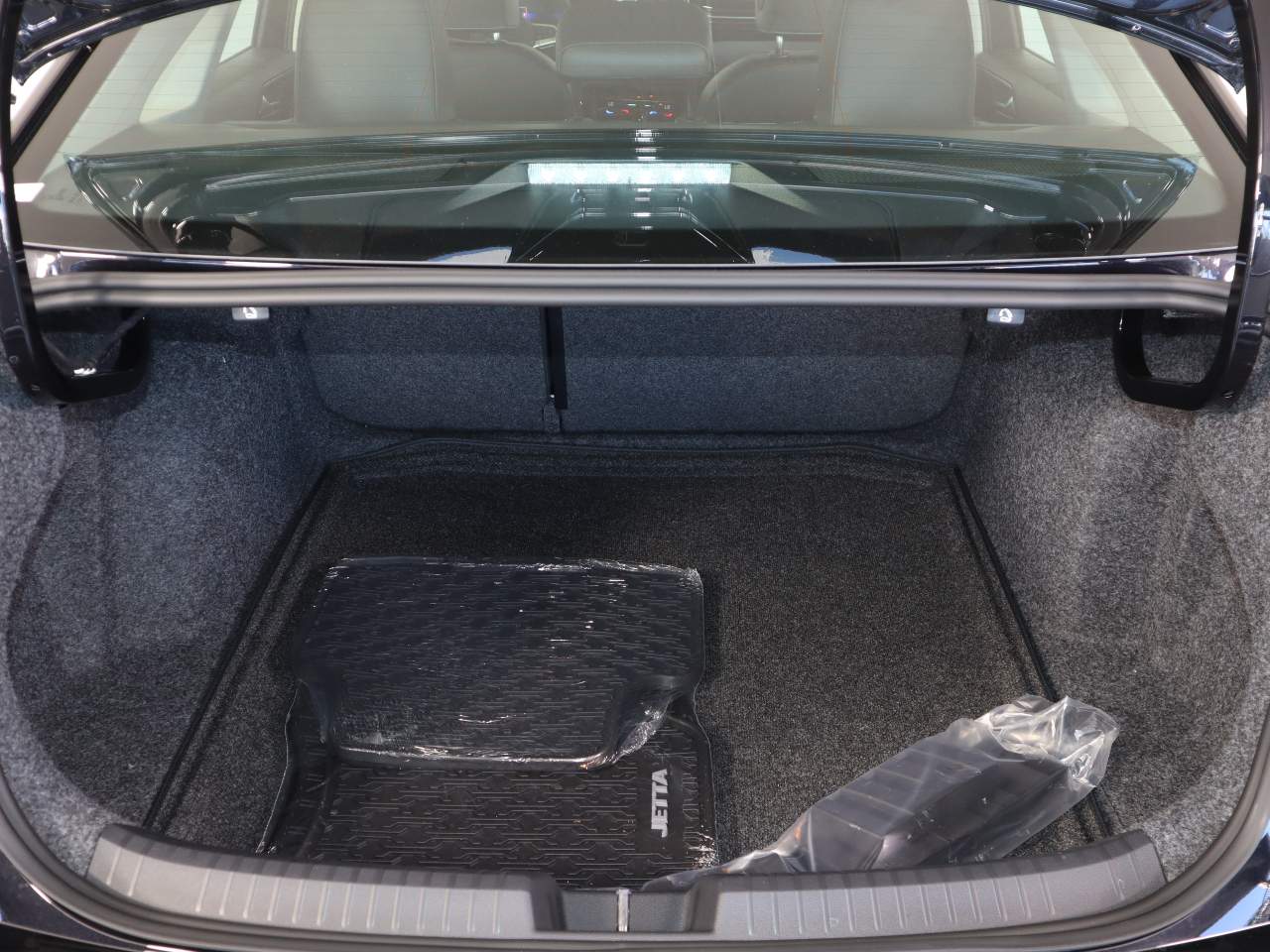 2026 Volkswagen Jetta SE photo 2