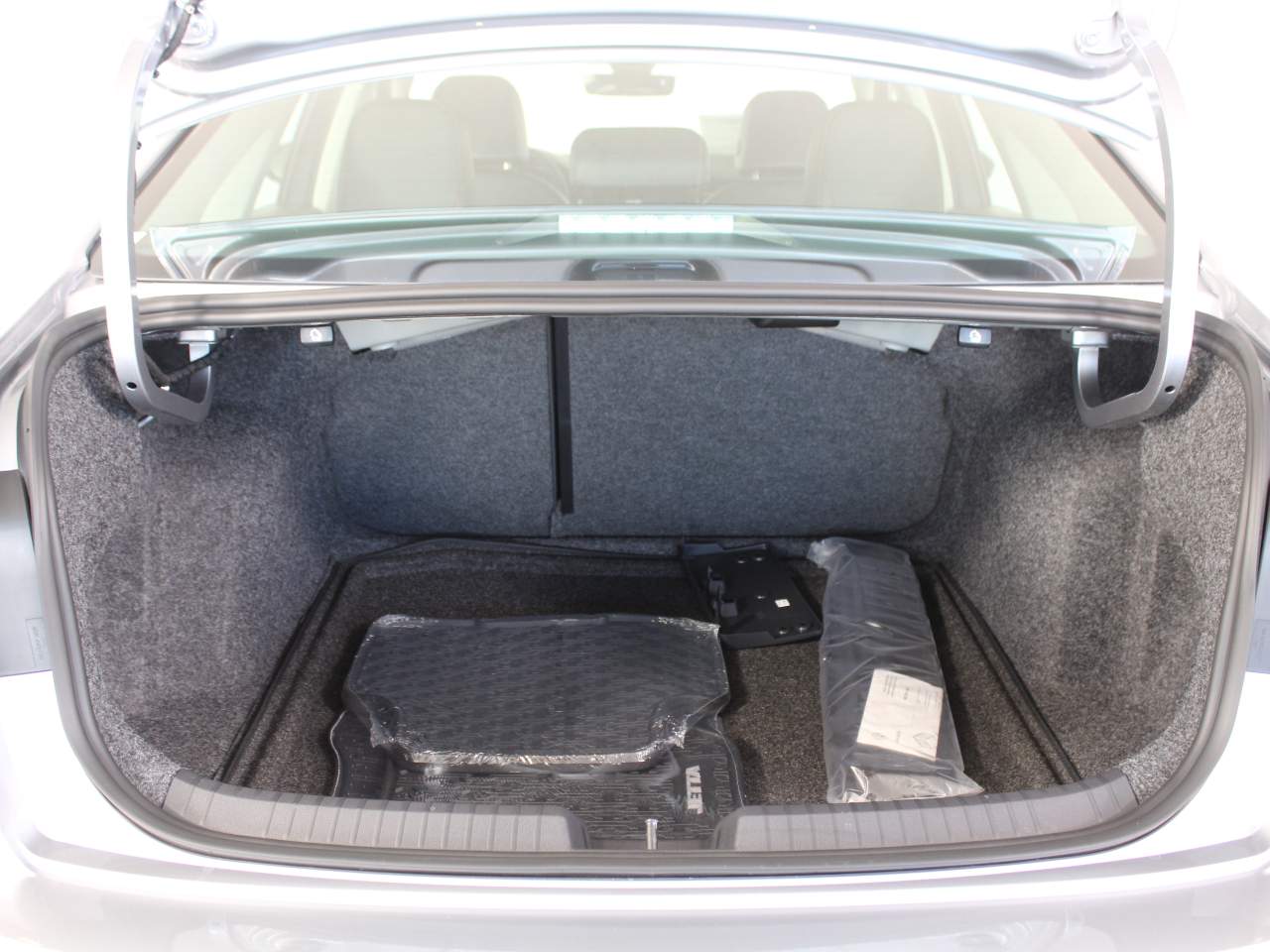 2026 Volkswagen Jetta SE photo 2
