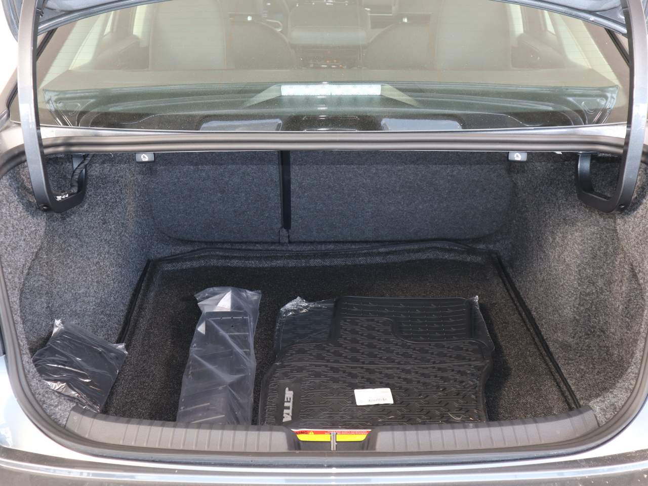 2025 Volkswagen Jetta Sedan SE