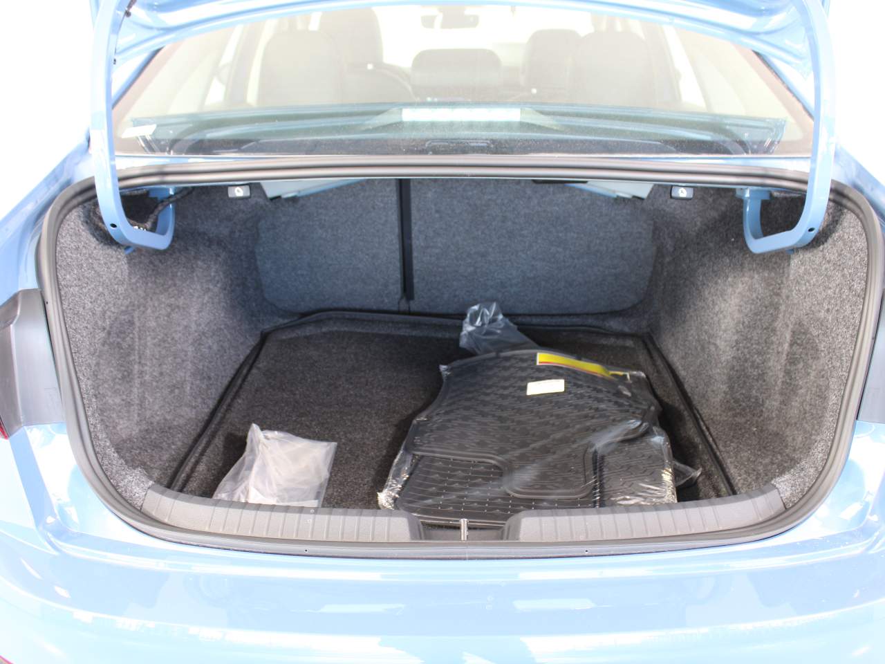 2025 Volkswagen Jetta Sedan SE