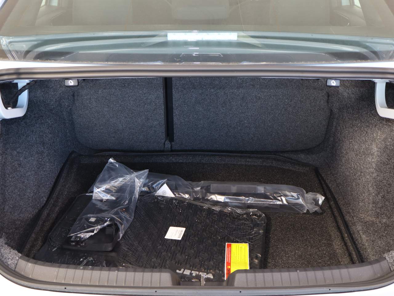 2026 Volkswagen Jetta Sport photo 2