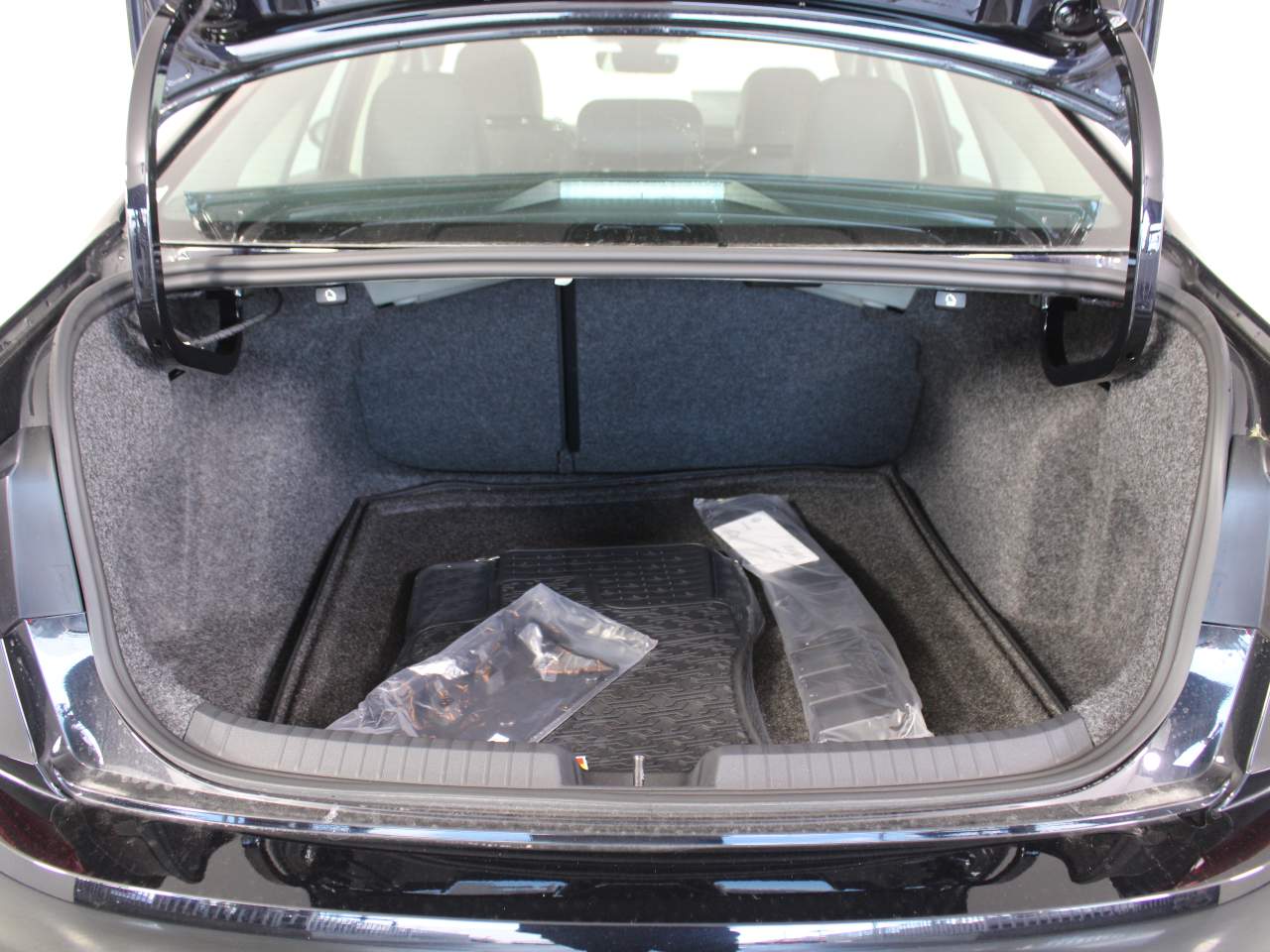 2026 Volkswagen Jetta SEL photo 2