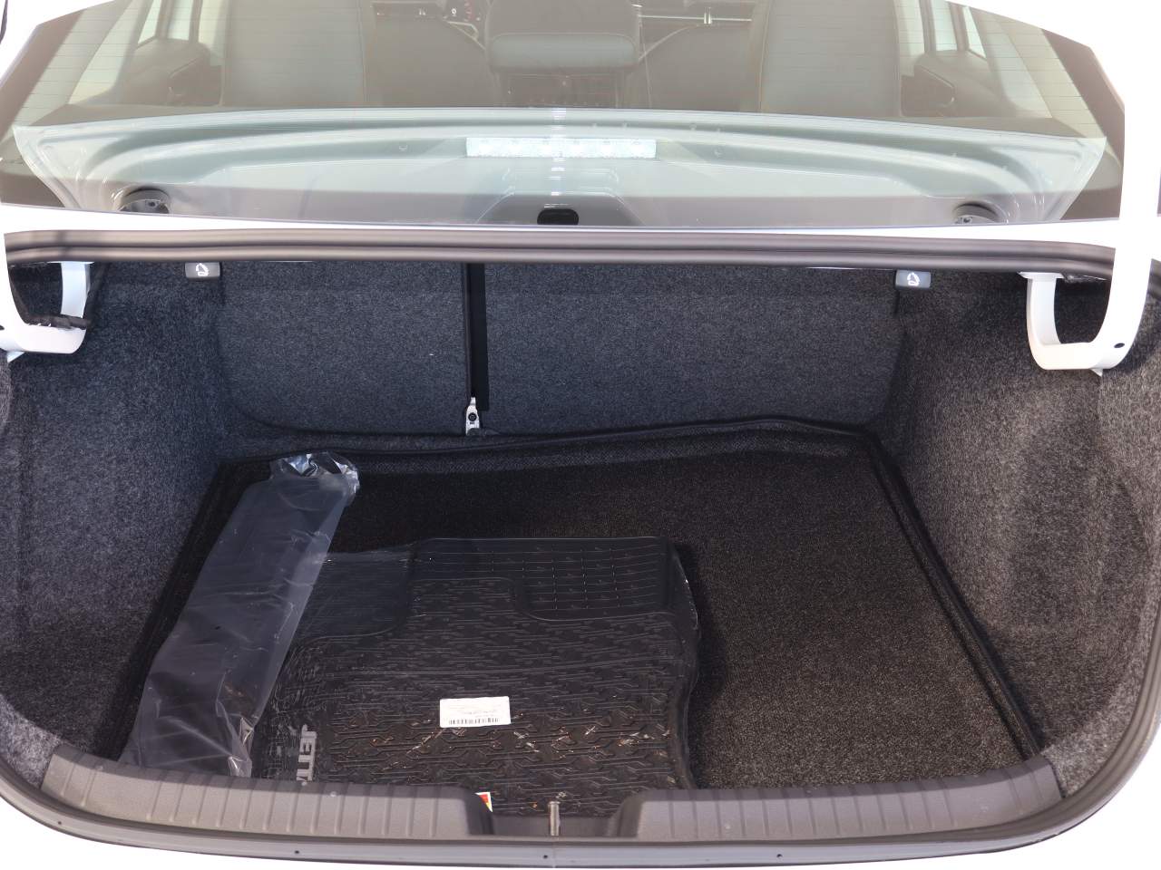 2026 Volkswagen Jetta SEL photo 2