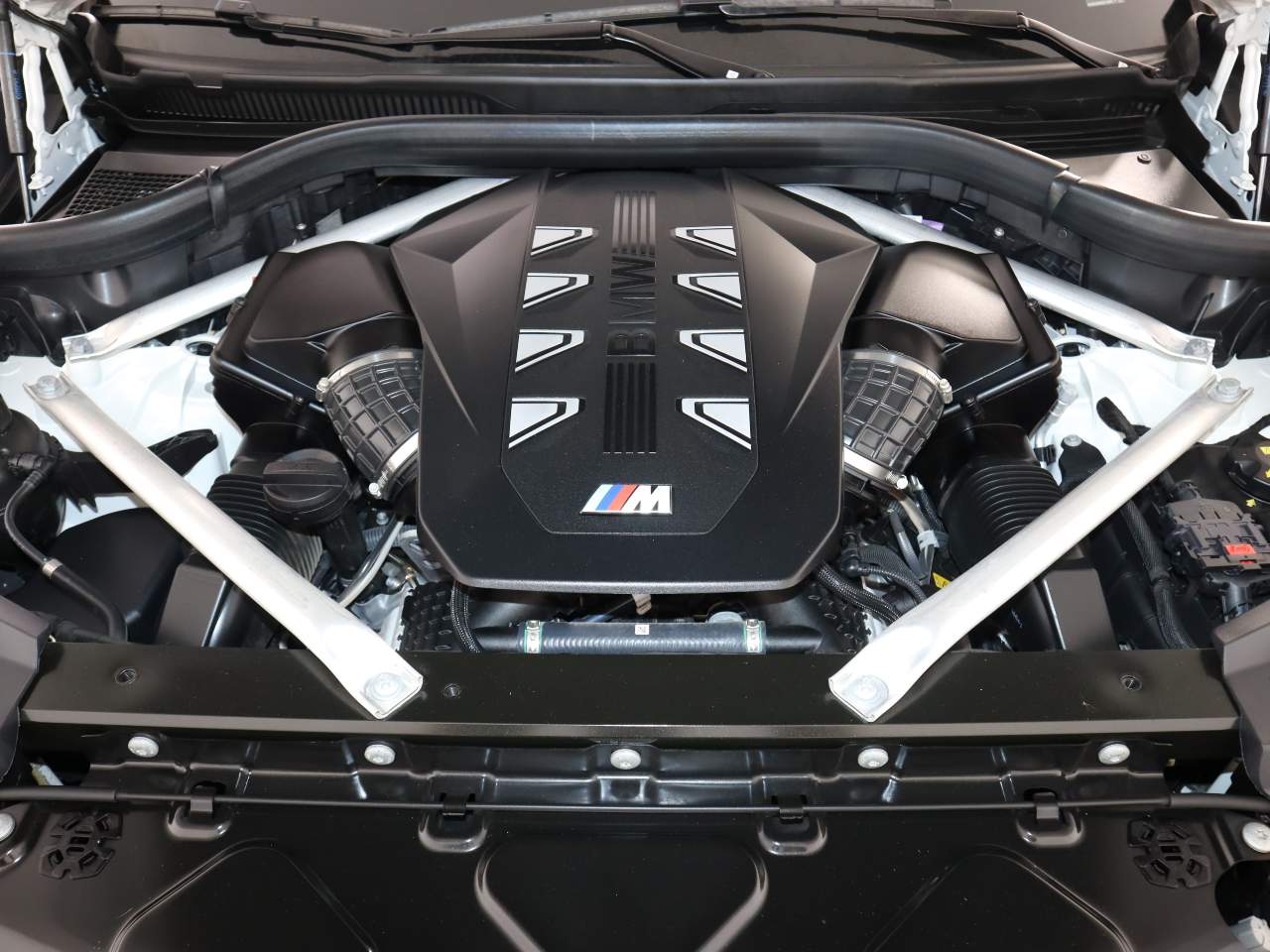 2025 BMW X5 M60i