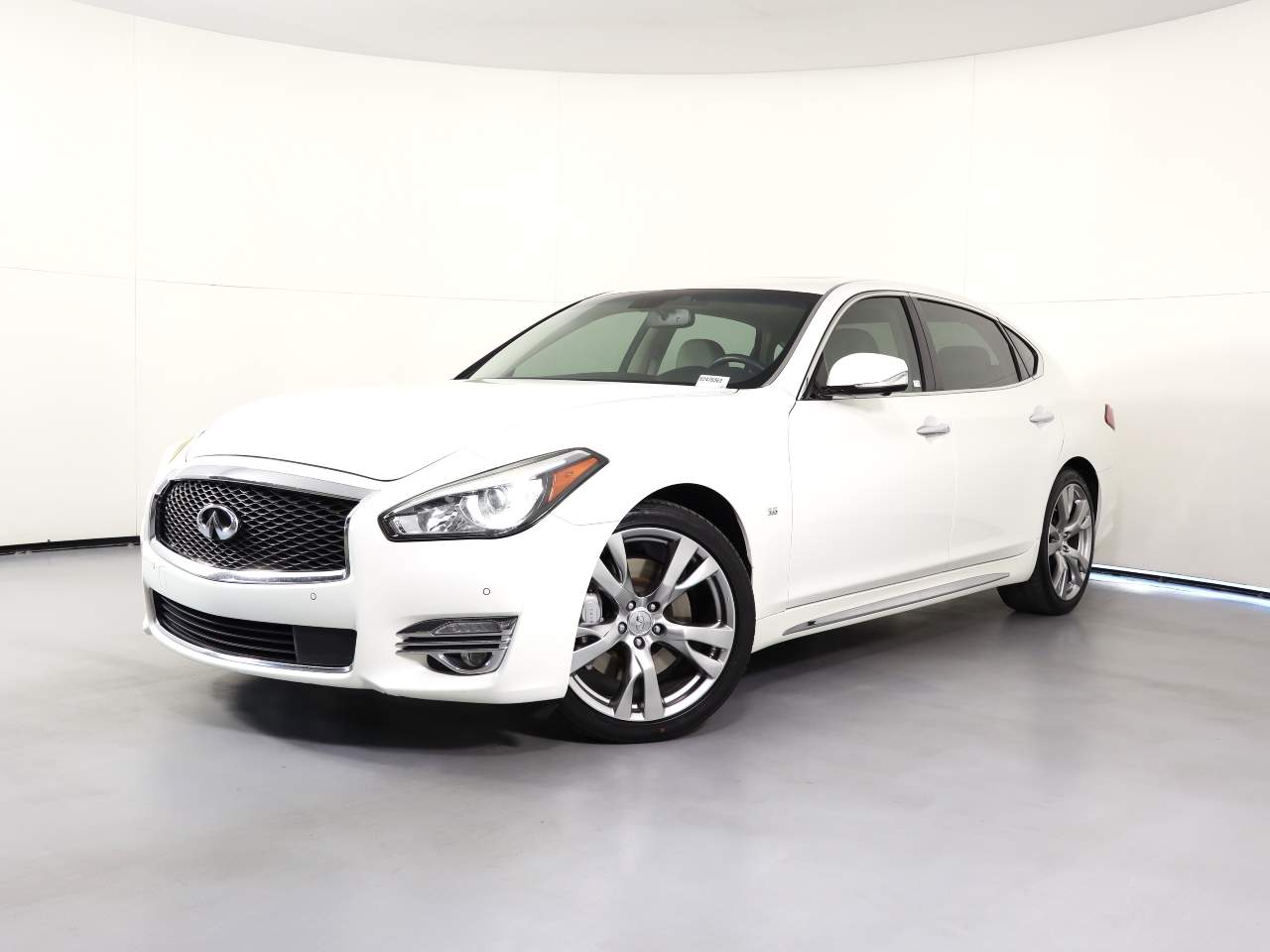 2015 INFINITI Q70L 5.6