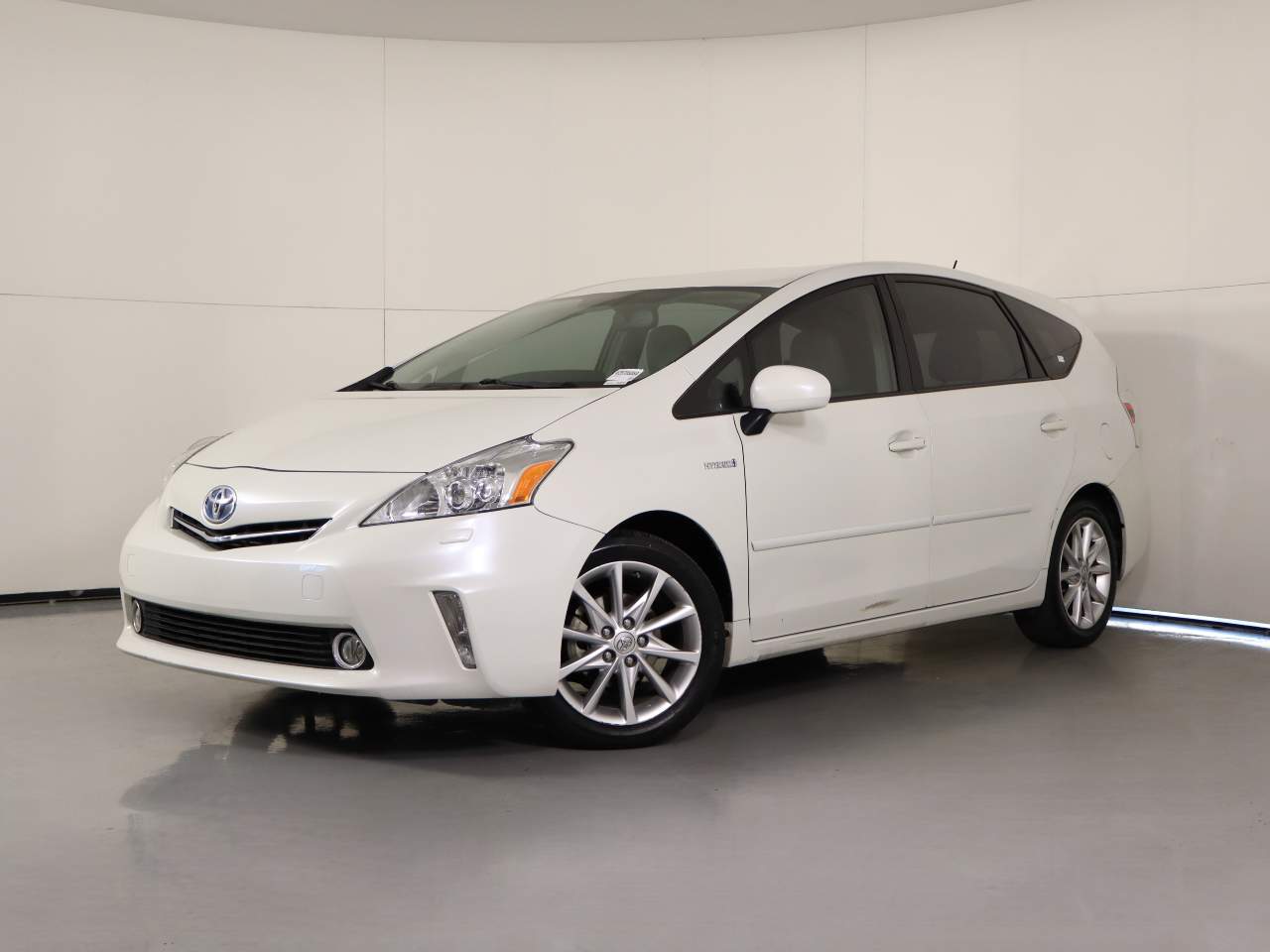 2014 Toyota Prius v Five