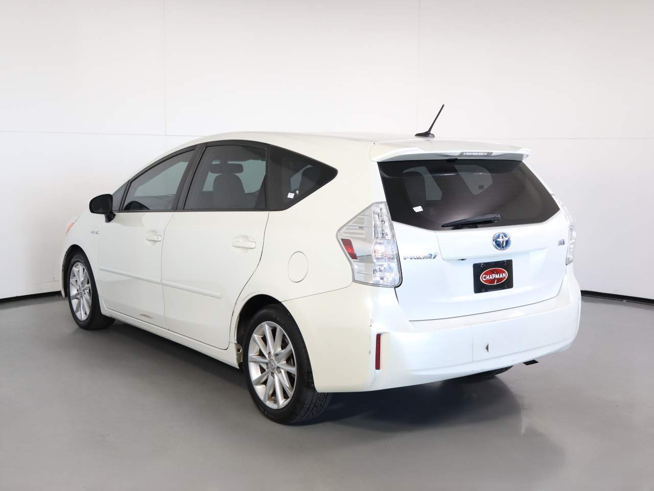 2014 Toyota Prius v Five