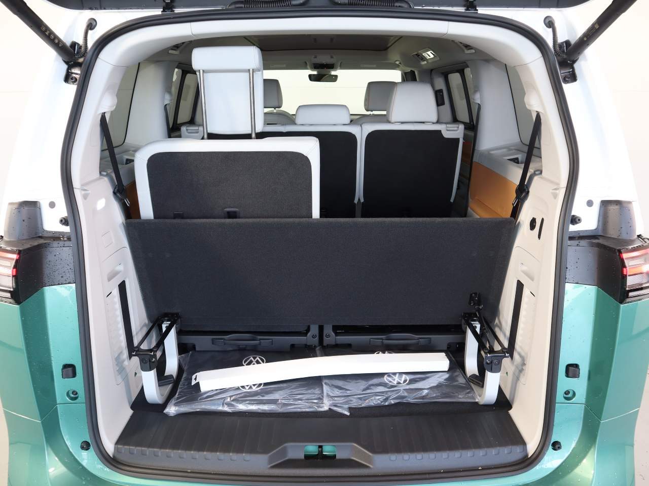 2025 Volkswagen ID. Buzz Pro S Plus 4dr Mini-Van