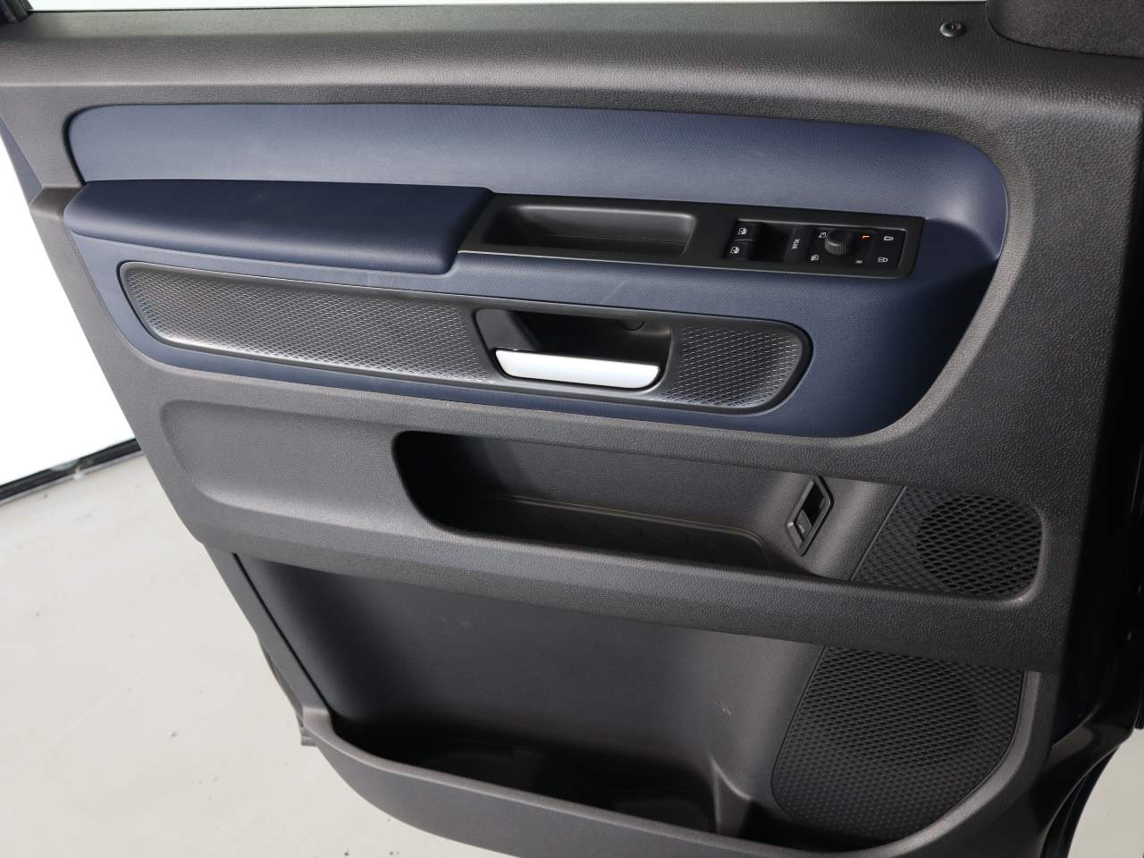 2025 Volkswagen ID. Buzz Pro S Plus 4Motion 4dr Mini-Van