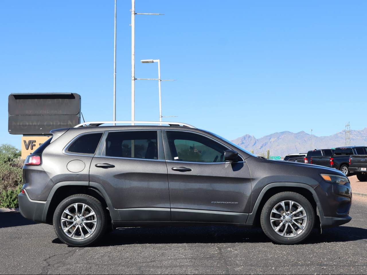 2019 Jeep Cherokee Latitude photo 3