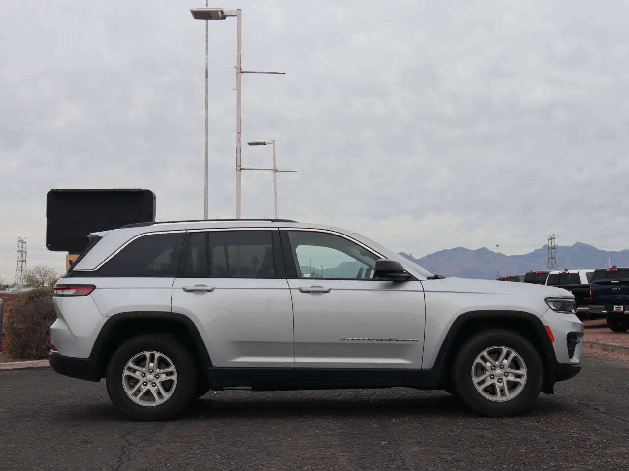 2023 Jeep Grand Cherokee Laredo