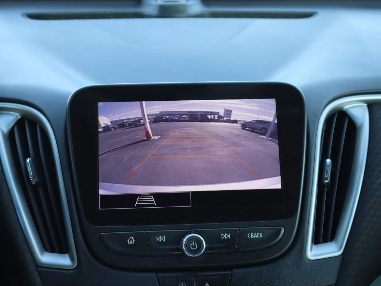 2022 Chevrolet Malibu 1LT photo 2