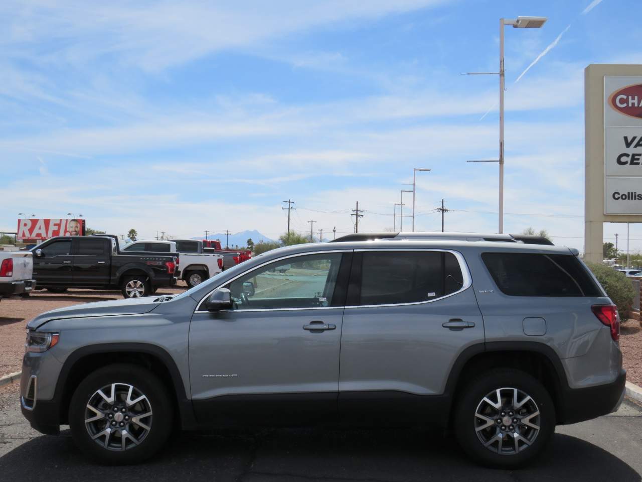 2023 GMC Acadia SLT