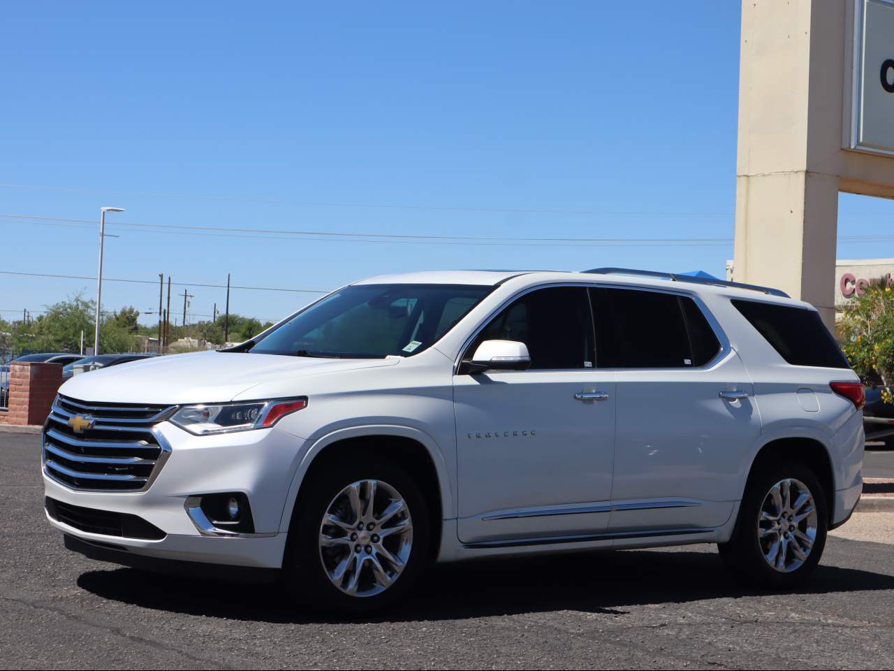White (Iridescent Pearl Tricoat) 2021 Chevrolet Traverse SUV / Crossover Front-Wheel Drive 9-Speed Automatic