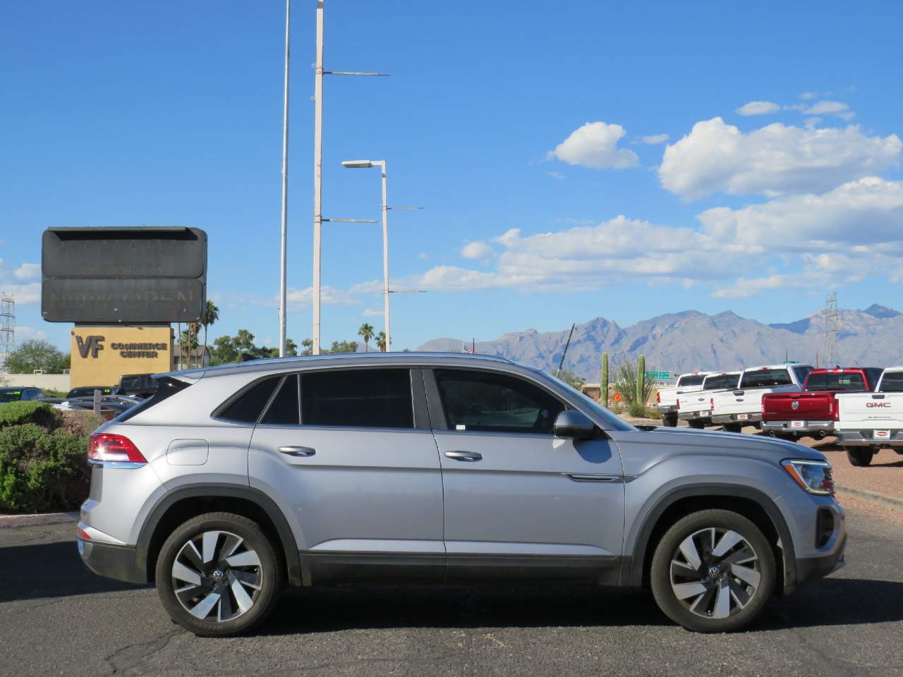 2024 Volkswagen Atlas Cross Sport SE