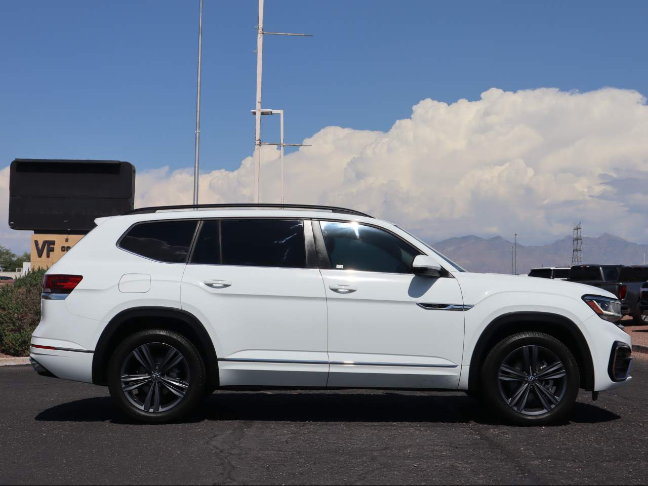 2021 Volkswagen Atlas V6 SE R-Line photo 2