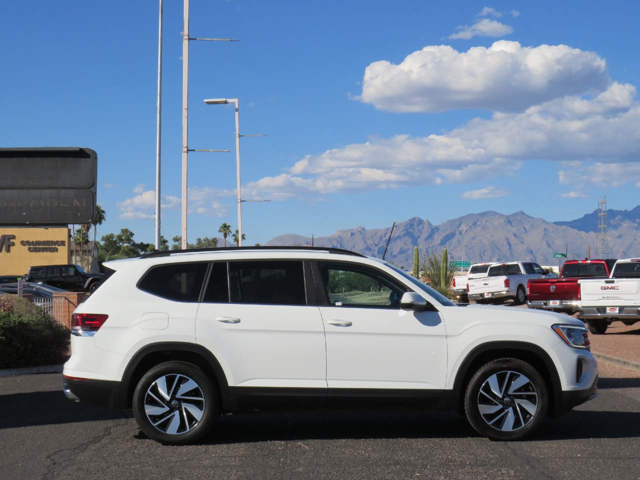 2025 Volkswagen Atlas SE