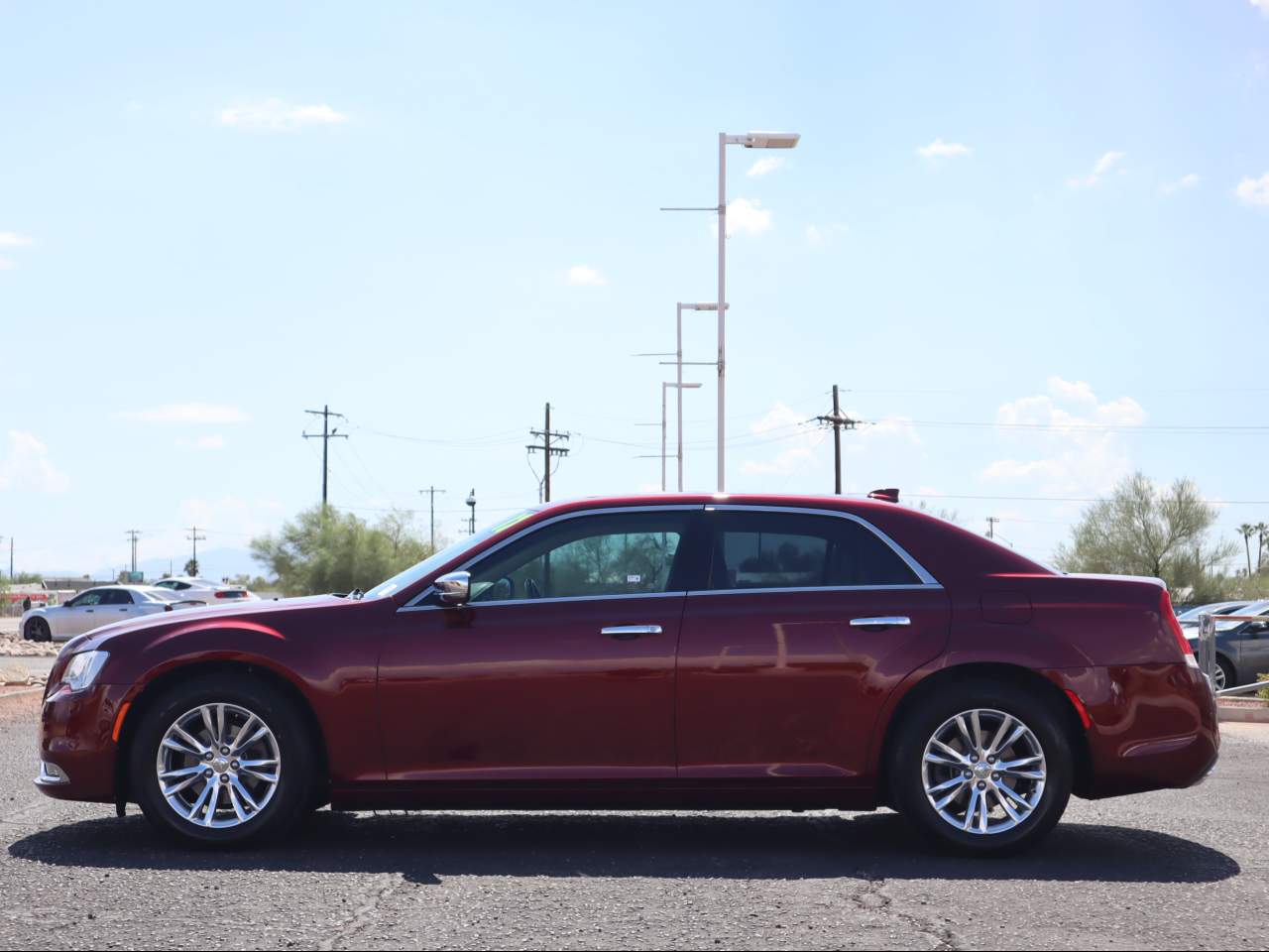 2017 Chrysler 300 C photo 3