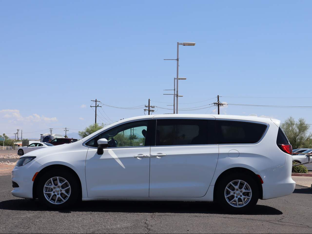 2020 Chrysler Voyager LX
