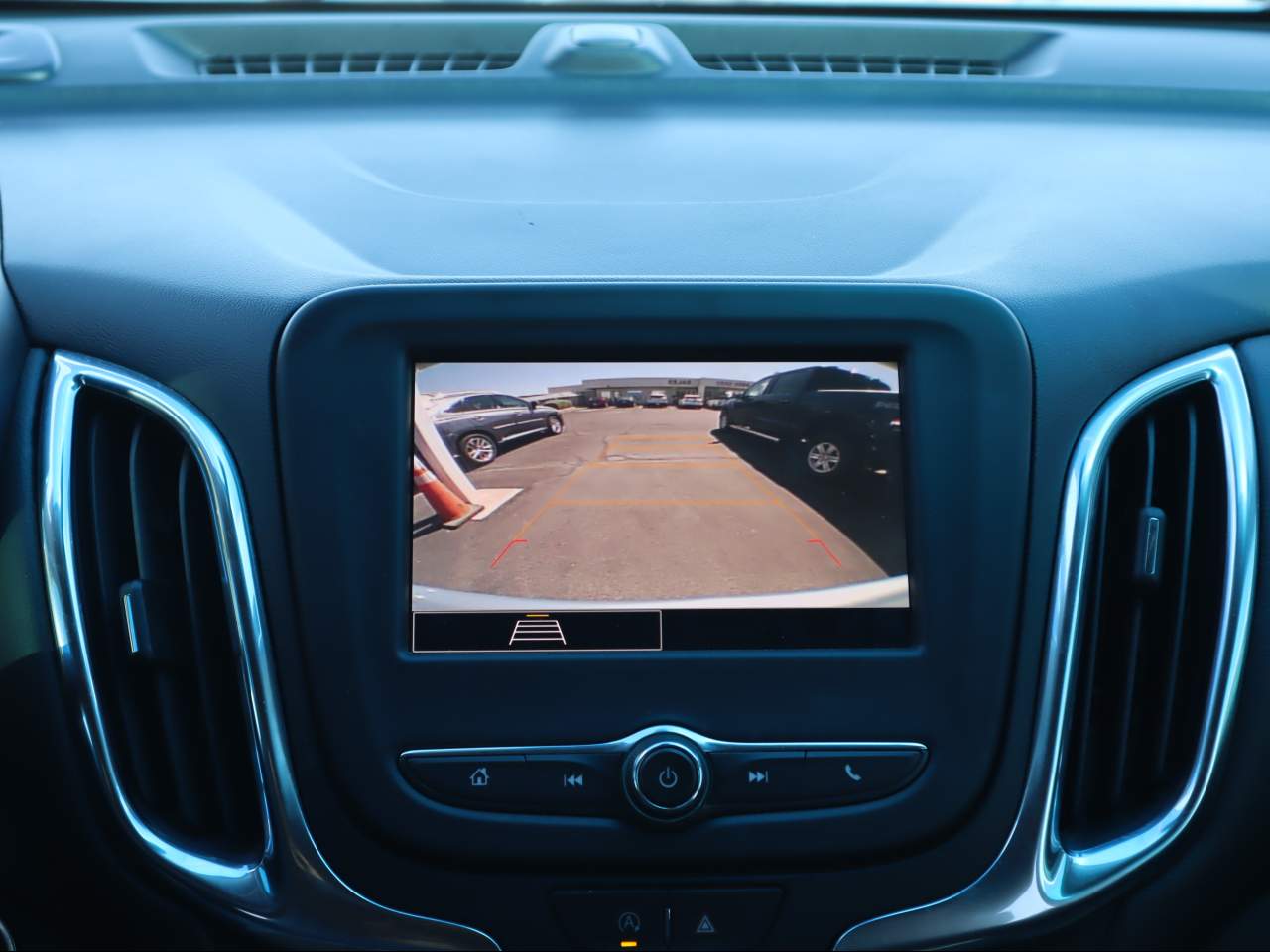 2022 Chevrolet Equinox LT photo 2