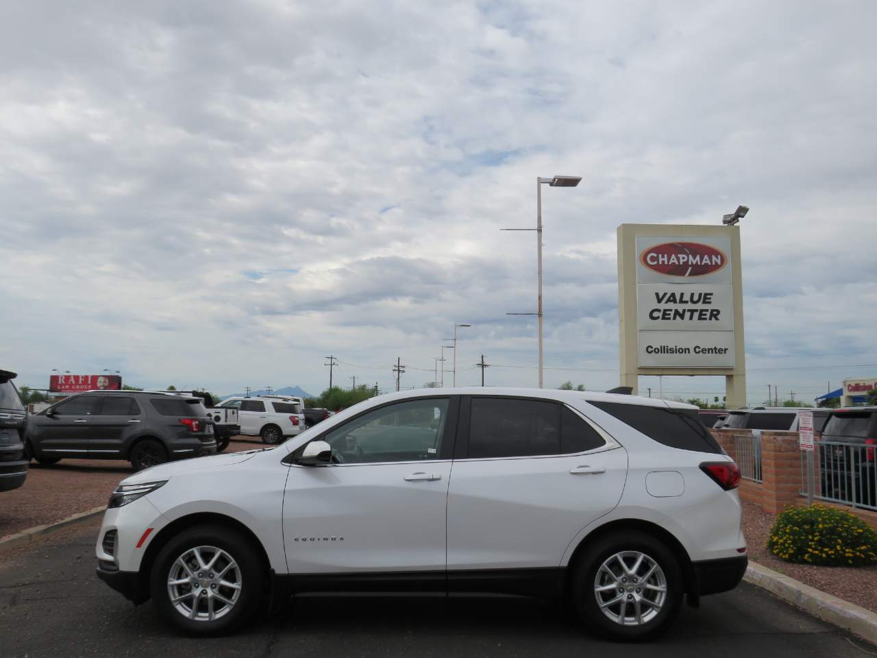 Used 2022 Chevrolet Equinox LT with VIN 3GNAXUEV2NL213187 for sale in Tucson, AZ