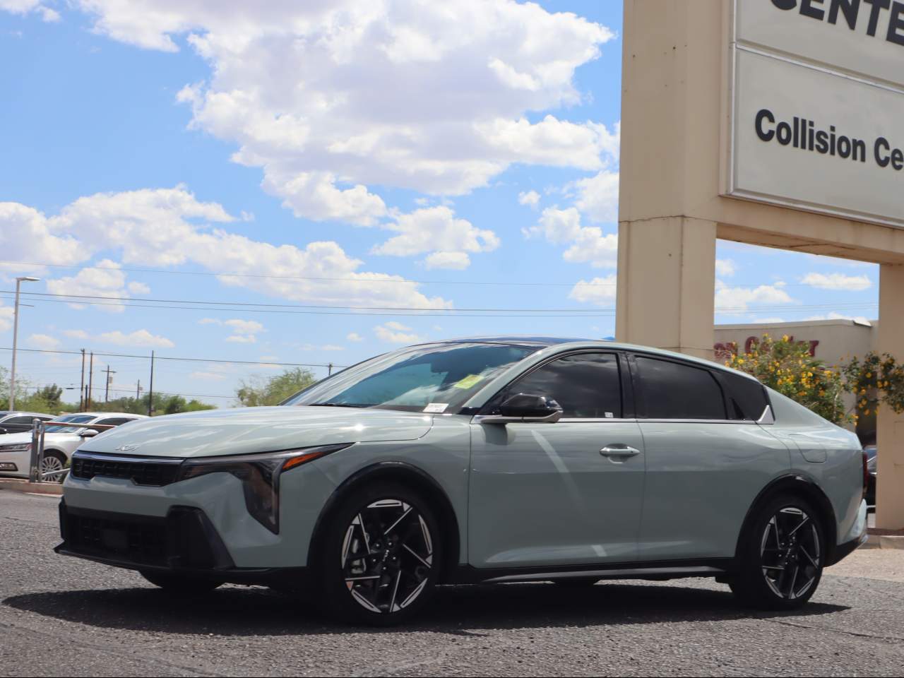 2025 Kia K4 GT-Line AT's photo
