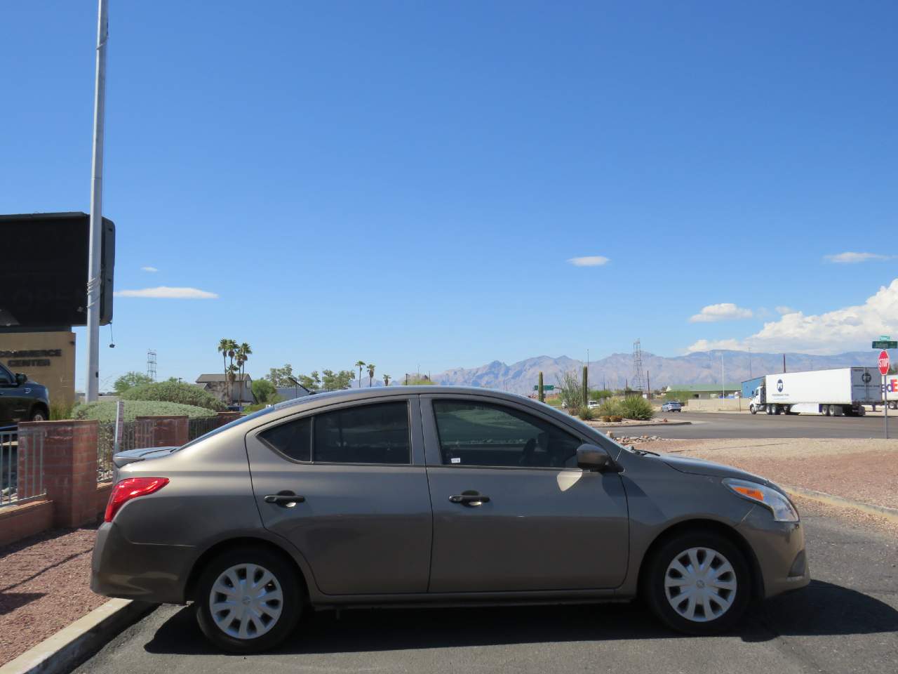 2017 Nissan Versa 1.6 S Plus