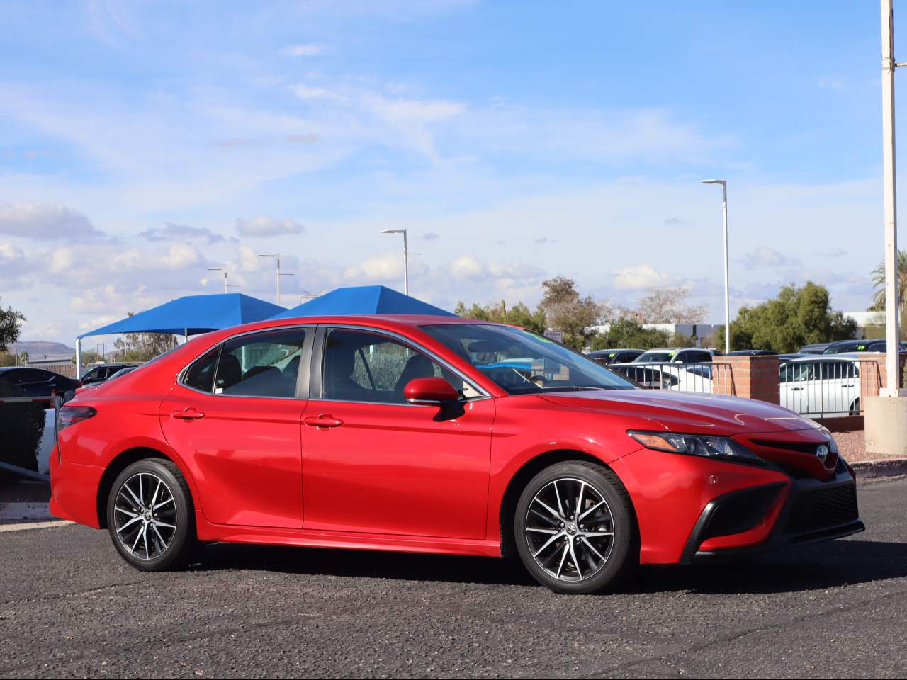 2022 Toyota Camry SE's photo