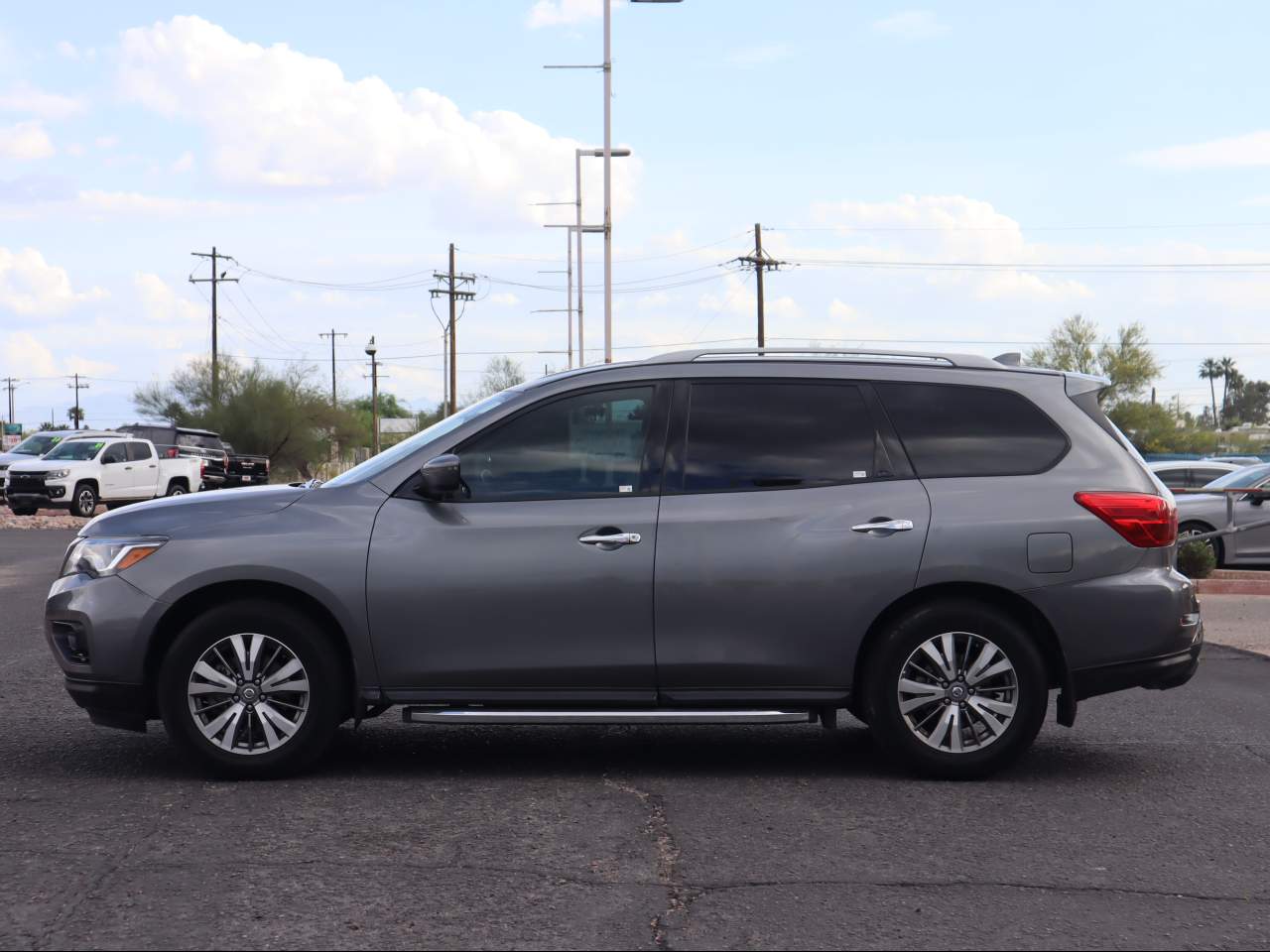 2020 Nissan Pathfinder SV