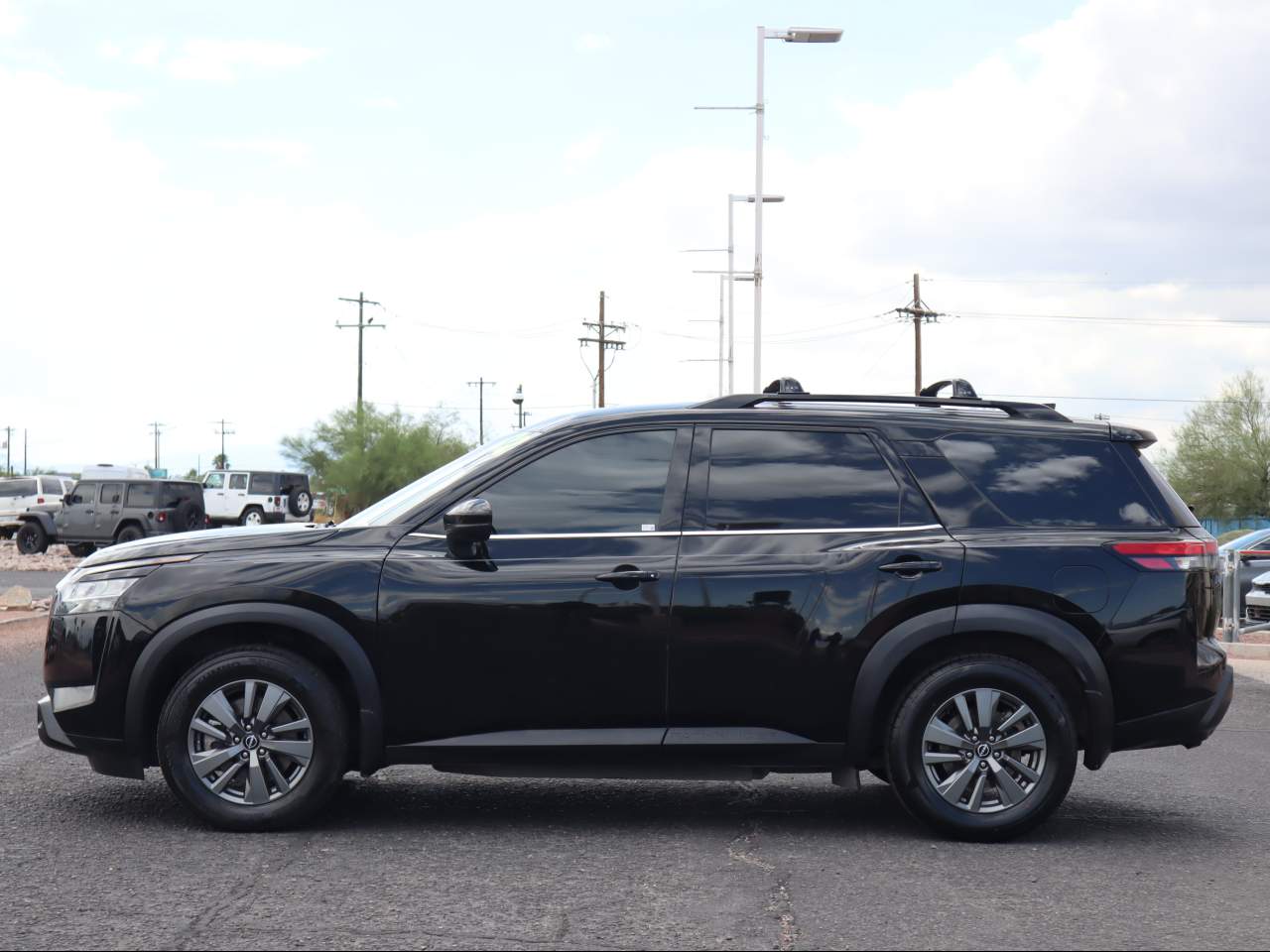 2022 Nissan Pathfinder SV